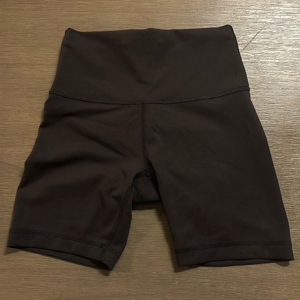 Lululemon high rise 6in shorts